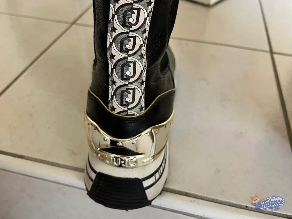 Photo de l'annonce Boots LIUJO