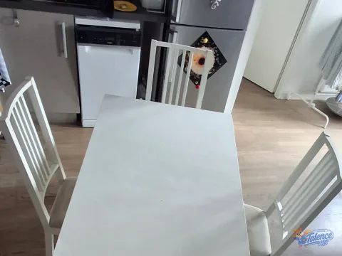 Photo de l'annonce Table de cuisine blanche